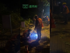 자외선 UV CIPP 장비는 트렌치가 없는 동안 라이너를 확장하는 이중 송풍기를 서비스합니다.