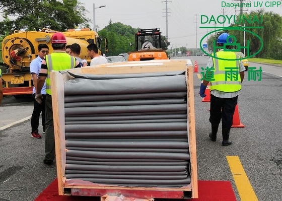 CIPP는 곳 관형 공정 국제 도시 파이프 수리 W/O 발굴작업에서 큐어드되어서 늘어서 물에 담갔습니다